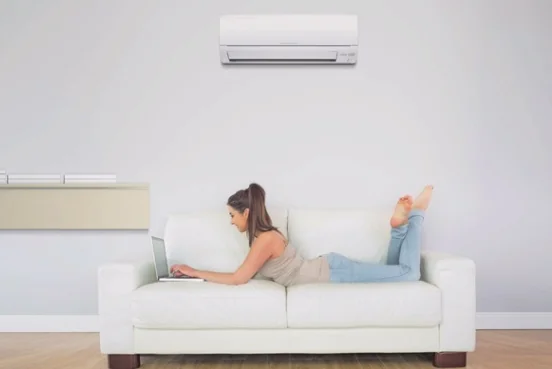 Instalación de aire acondicionado en Cangas técnico climatización