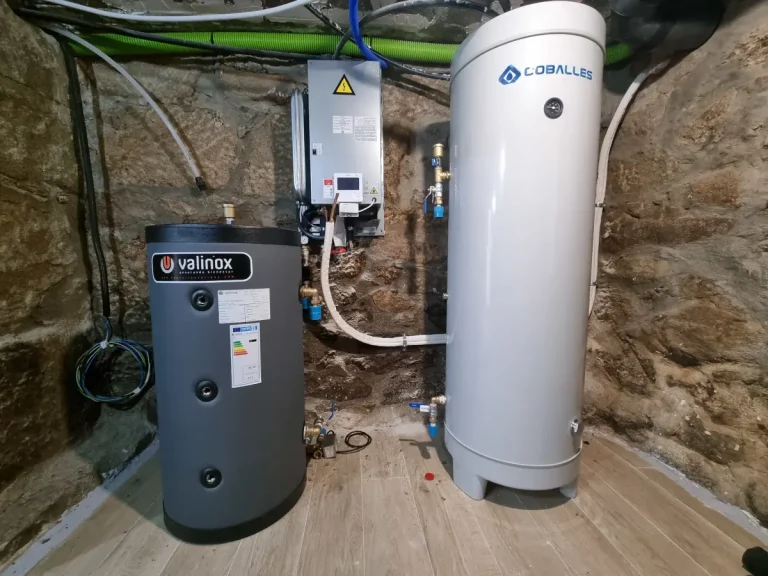 Instalación de Aerotermia en Pontevedra Primeros pasos en el montaje de sala técnica de aerotermia con depósito Valinox y ACS Coballes en Poio.
